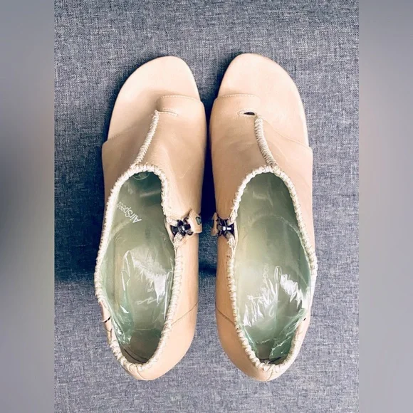 Donald J Pliner Lisa Tan Leather
Ankle Heel Stiletto Bootie & Open Toe - Picture 3 of 15